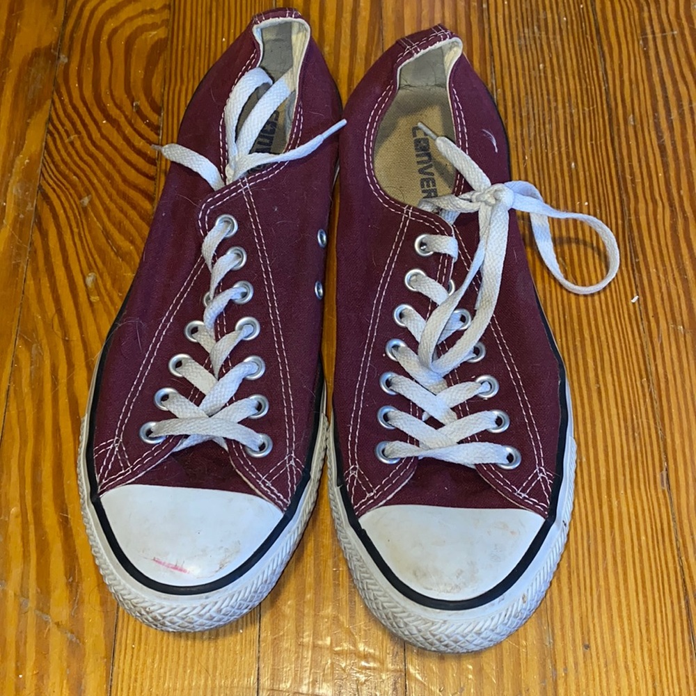 MAROON CONVERSE